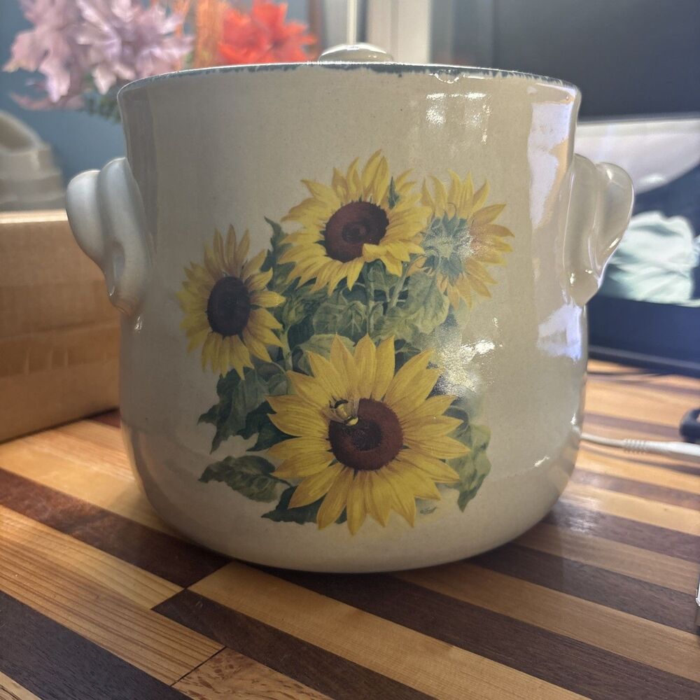 Home & Garden Party Stoneware Sunflowers Cookie/Lidded Crock 8.75" x 7.5" x 6.9"